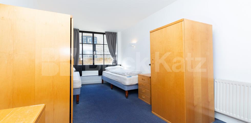 			WAREHOUSE CONVERSION, 2 Bedroom, 1 bath, 1 reception Apartment			 Crawford Passage EC1R, FARRINGDON / HOLBORN